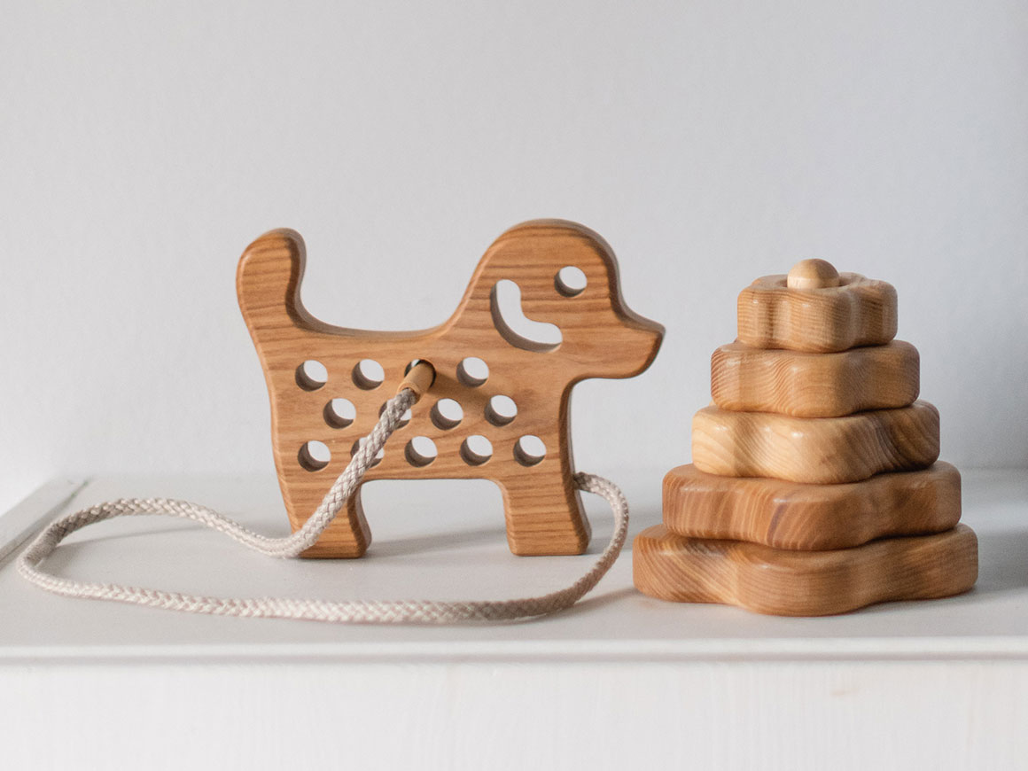 Hund Fädelspiel, Lotes Toys