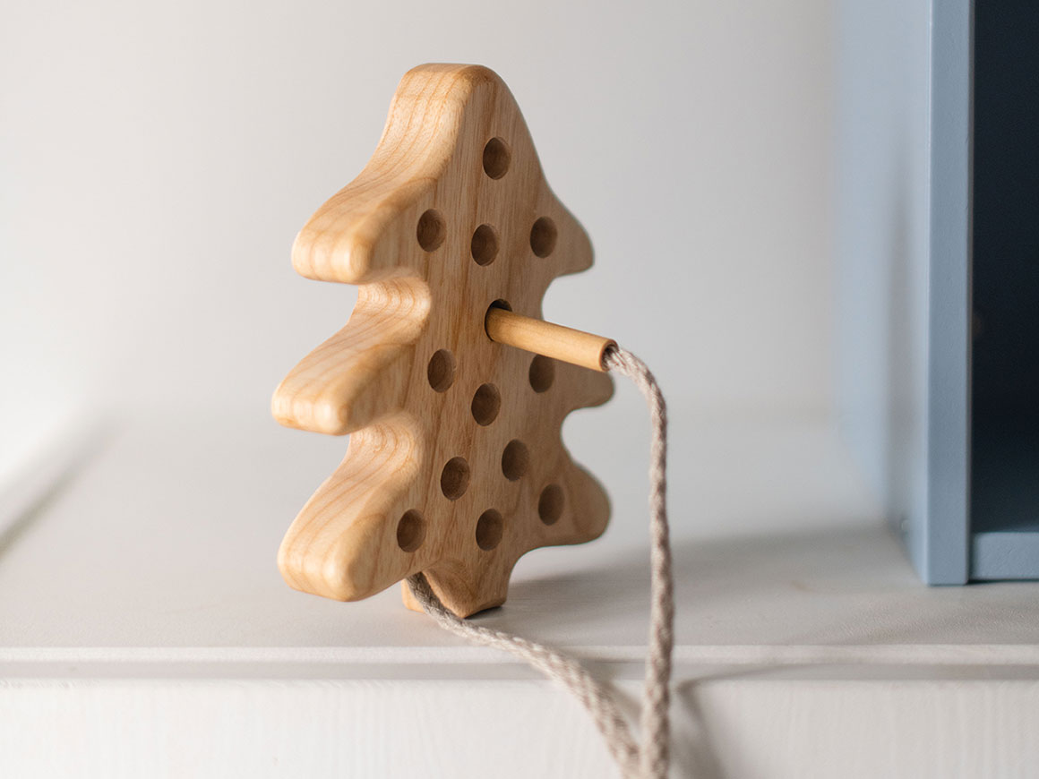 Fädelspiel Tanne, Lotes Toys