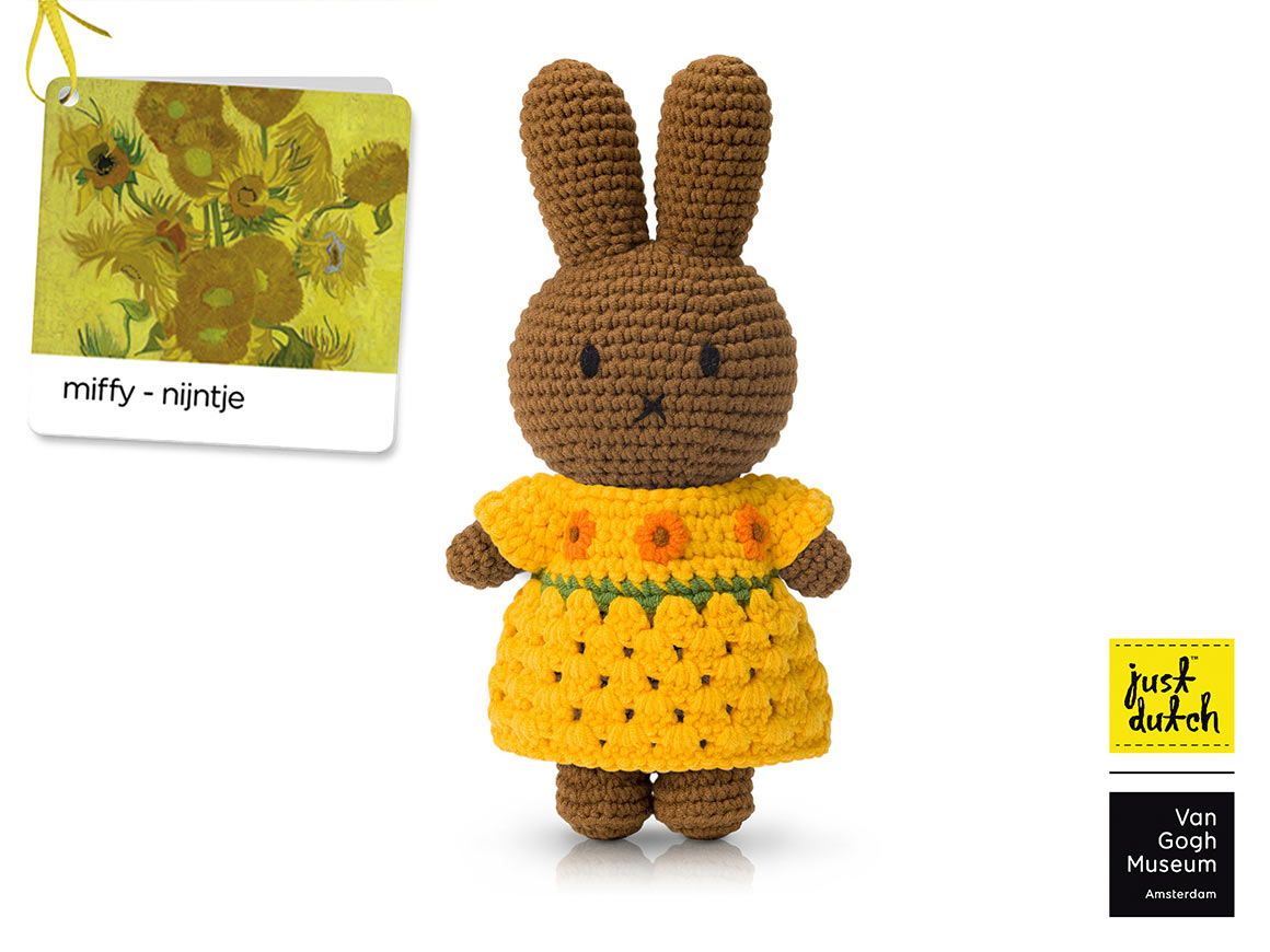 MELANIE gehäkeltes Kuscheltier – im neuen Sonnenblumenkleid