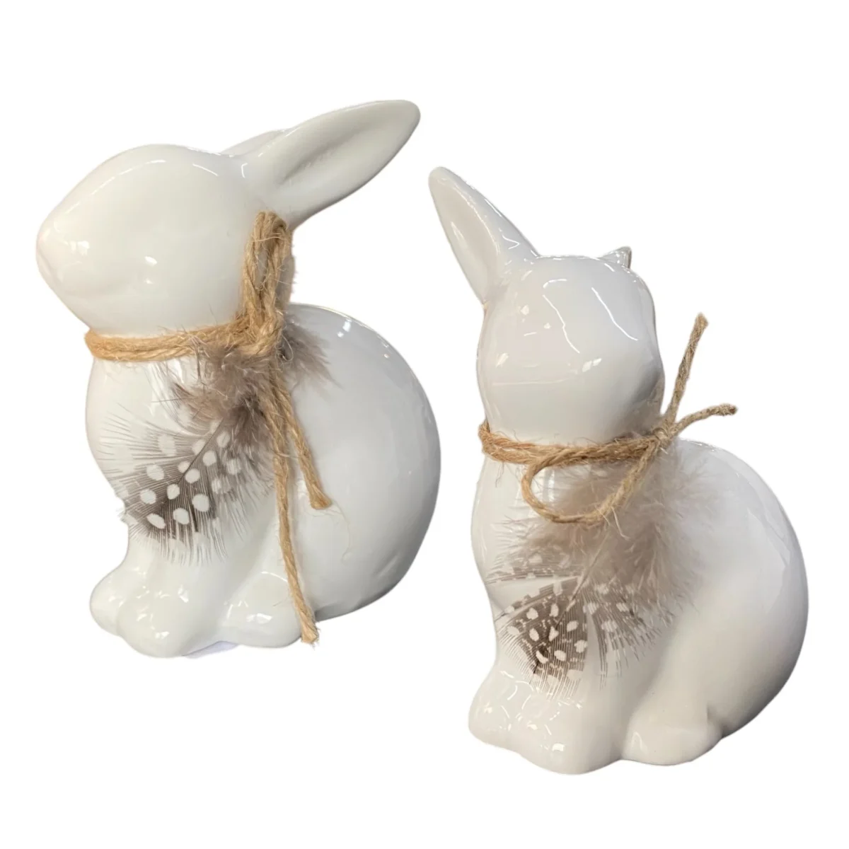 Formano Deko Keramik Osterhase sitzend mit Feder 10 cm 11,5 cm
