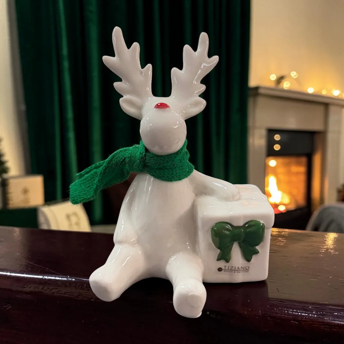 Tiziano Deko Keramik Rentier Rudolph mit Schal Grün & Geschenk – Bild 4